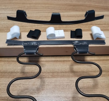 Клипса (крепление) для пружины "змейка"  